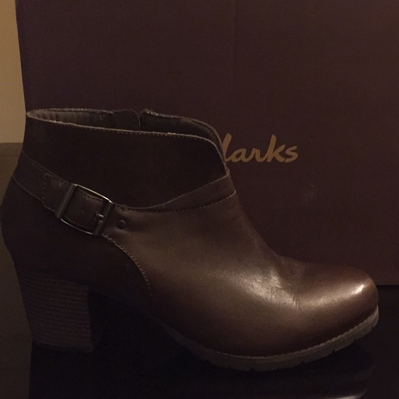 Dark Brown Clarks Booties Size 12 - Picture 2 of 4